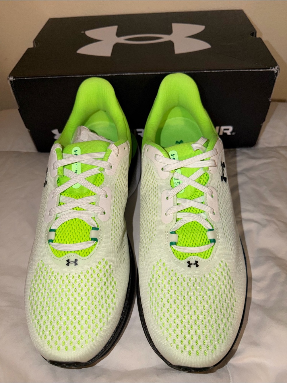Under Armour Men’s size 9 Lightweight Running Shoes - White/Neon Green